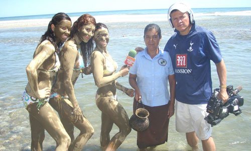 personal-del-programa-del-venga-la-alegria-en-la-boca-de-copalita-huatulco