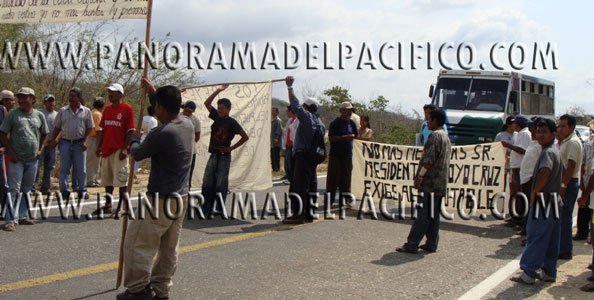 bloqueo-en-carretera-200-trano-huatulco-pochutla bloqueo-en-carretera-200-trano-huatulco-pochutla