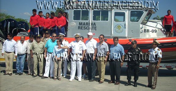 embarcaciones-de-la-marina-y-autoridades-de-huatulco embarcaciones-de-la-marina-y-autoridades-de-huatulco