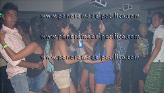 gran-ambiente-en-la-disco-la-mina-en-huatulco gran-ambiente-en-la-disco-la-mina-en-huatulco
