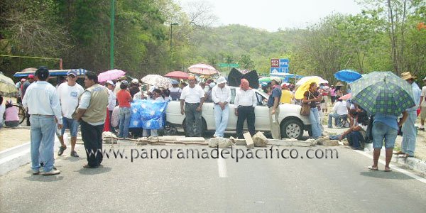 bloqueo-de-los-maestro-en-huatulco bloqueo-de-los-maestro-en-huatulco