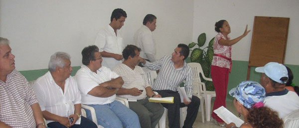 reunion-de-locatarios-del-sector-t-con-autoridades-municipales-de-huatulco reunion-de-locatarios-del-sector-t-con-autoridades-municipales-de-huatulco