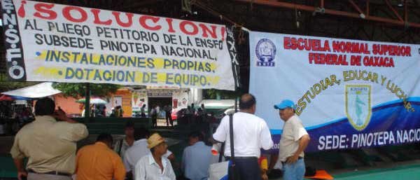 normalistas-en-pinotepa-nacional normalistas-en-pinotepa-nacional