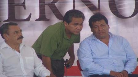 se-pregunta-jose-manuel-ricardes-presidente-municipal-de-pochutal-por-que-no-habia-llegado-la-gente-a-su-informe