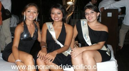 edecanes-en-el-coctel-de-huatulco
