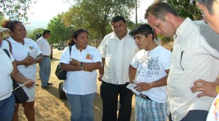 jose-antonio-palma-fragoso-en-precampana-por-el-prd-en-huatulco