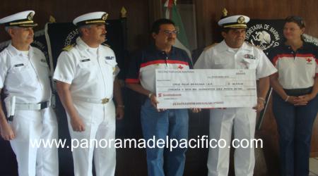 personal-del-la-marina-apoya-a-la-cruz-roja-huatulco