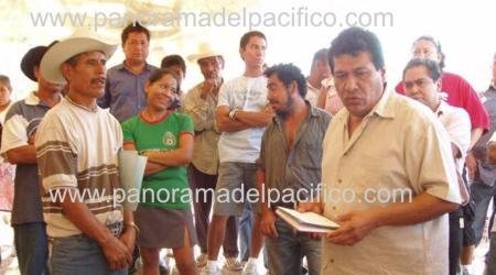 ricardes-y-habitantes-en-protesta ricardes-y-habitantes-en-protesta