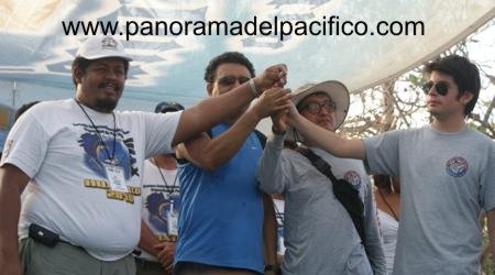 premiacion-del-quinto-lugar-de-salina-cruz-torneo-internacional-pez-vela-huatulco-2010