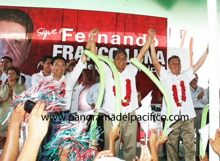candidato-a-la-presidencia-de-huatulco-fernando-franco-senador-toledo-y-el-diputado-hector-pablo candidato-a-la-presidencia-de-huatulco-fernando-franco-senador-toledo-y-el-diputado-hector-pablo