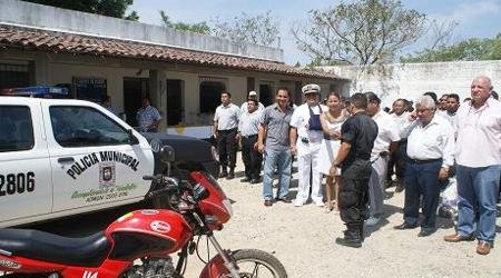 entrega-patrulla-a-policias-municipales-en-huatulco entrega-patrulla-a-policias-municipales-en-huatulco