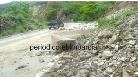 derrumbe-en-carretera-del-istmo