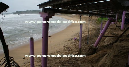 mas-de-20-palapas-se-arrastras-en-zipolite,-pochutla