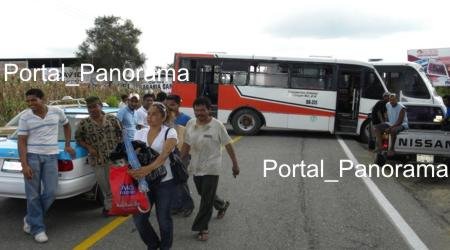 bloqueo en pinotepa nacional en protesta del presidente municipal