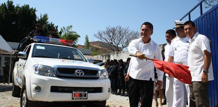 presidente-municipal-de-huatulco-da-el-vanderaso-a-PATRULLAS-nueva