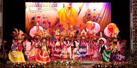 Gabino-Gobernador---Inauguracion-la-Guelaguetza-oaxaca-2011