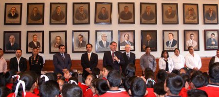 Honores-a-la-Bandera-Gabino-Cue