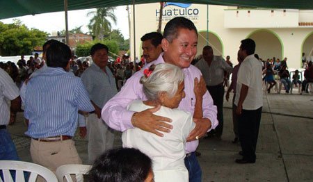 Lorenzo-Lavariega-Festejan-aniversario-del-triunfo-de-Huatulco