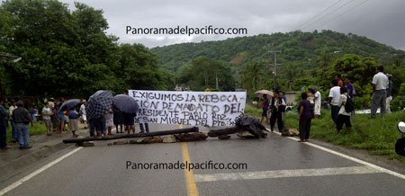 bloqueo-en-carretera-federal-200-tramo-salina-cruz--huatulco