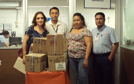 donacion-de-algunos-productor-de-super-che-a-dif-huatulco