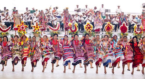 1er-GUELAGUETZA-2011