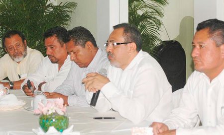Por-el-progreso-de-Huatulco,-Gobierno-Estatal,-Municipal-e-Iniciativa-Privada-establecen-acuerdos