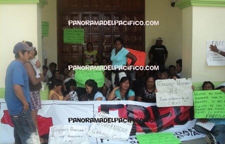 sigue-tomada-la-agencia-municipal-de-santa-cruz-huatulco