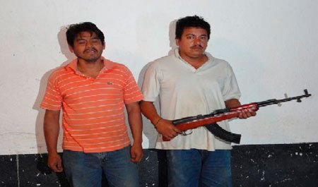 Francisco-Díaz-Reyes,-Rolando-Escobar-Pérez-detenido-con-cuerno-de-chivos