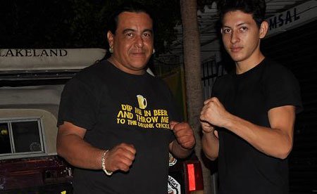 SANTOS-VENEGAS-Y-PROFESOR-DE-BOX,-MIGUEL-SOUZA