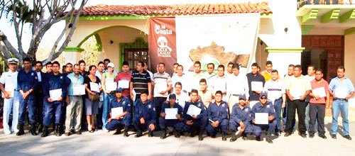 En-materia-de-Juicios-Orales-capacitan-a-policías-de-Huatulco