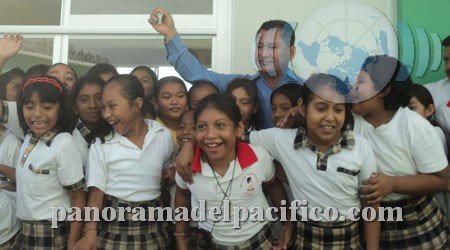 lorenoz-lavariega-entrega-aulas-en-h3-de-huatulco