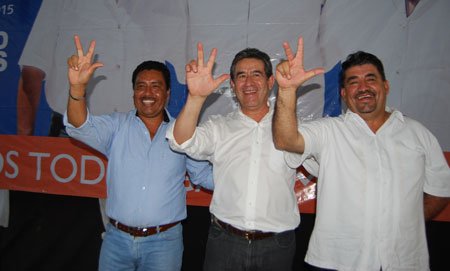 Víctor-Cruz-Vásquez-candidato-a-diputado-federal-Y-Diodoro-carrasco