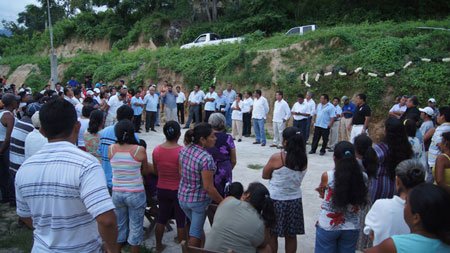 Lavariega-Arista-realiza-reunión-de-trabajo-en-la-Colonia-Vicente-Guerrero