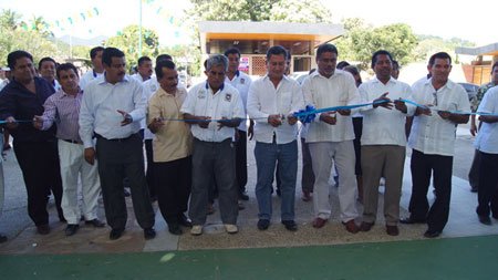 Inaugura-obras-en-Copalita
