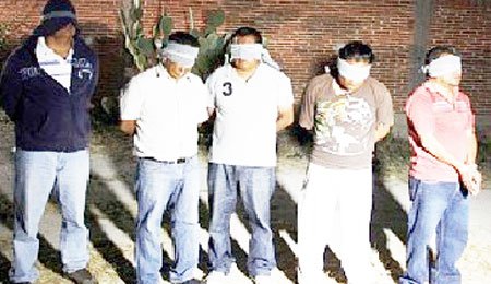 maestro-detenidos-por-habitantes-por-tantos-bloqueos-en-oaxaca