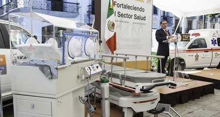 Gabino-Gobernador---entrega-de-Ambulancias
