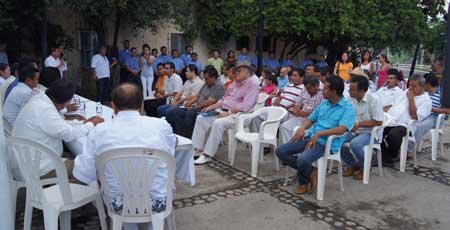 entregan-escrituras-por-20-hectáreas-de-terreno-para-vivienda-en-Huatulco