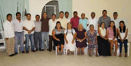 Lorenzo-Lavariega-Arista-convivió-con-los-integrantes-del-Consejo-Histórico-y-Cultural-de-Huatulco,-A.C