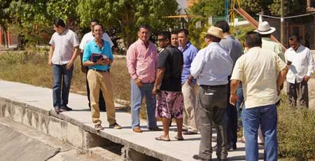 recorrido-en-el--u2-por-autoridades-municipales-de-huatulco