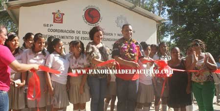 inaguran-escuela-secuendaria-de-chacalapa-fundacion-sarabia