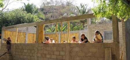Entregan-material-para-construccion-de-estufas-Lorena