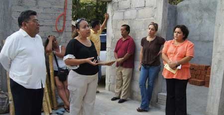 Municipio-y-fundaciones-donan-apoyo-económico-a-Puente-de-Coyula
