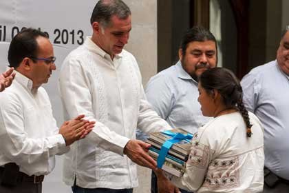 Entrega-de-acervo-bibliografico-a-bibliotecas-7-1