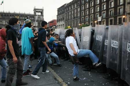 Consignan-a-7-de-22-detenidos-en-marcha-del-Zócalo