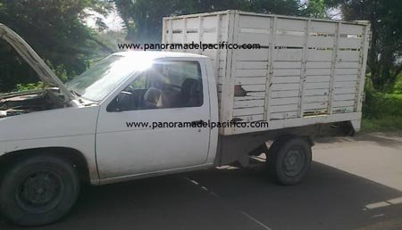 Elementos-de-tránsito-y-vialidad-del-estado-asiendo-revisiones-encontraron-una-camioneta-que-circulaba-en-población-de-unión-hidalgo-con-reporte-de-robo