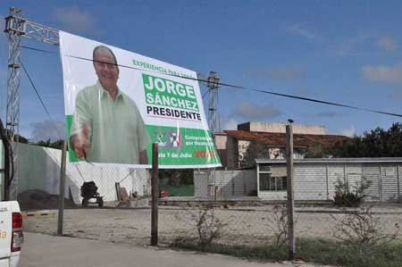 Policías-Municipales-a-punto-de-enfrentarse-con-militantes-de-PRI-Verde2