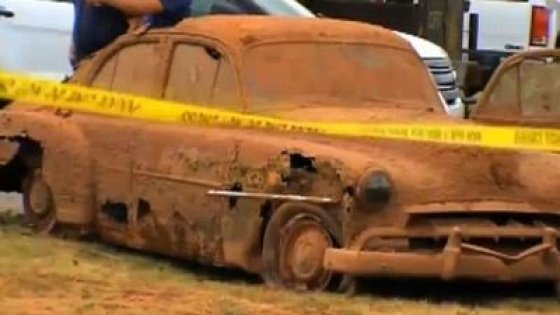 Hallan 2 coches con 6 esqueletos desaparecidos hace 40 años