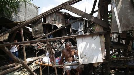 Miles de evacuados en Vietnam por tifón Nari