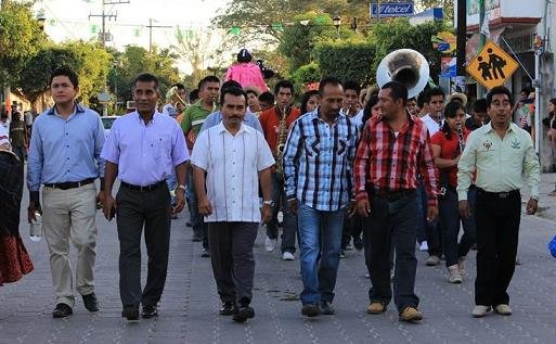 Con Júbilo Realizan Evento Cultural por Aniversario de Huatulco1
