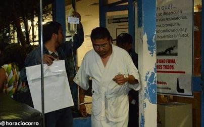 Ante negligencia en Hospital ISSSTE, periodista es rescatado por compañeros y trasladado para recibir atención médica